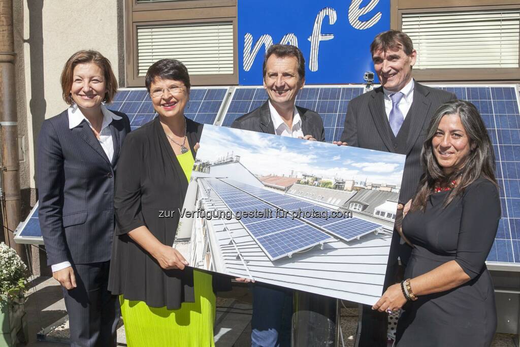 Susanna Zapreva (Geschäftsführerin Wien Energie), Renate Brauner (Vizebürgermeisterin und Finanzstadträtin Stadt Wien), Christian Oxonitsch (Bildungsstadtrat Stadt Wien), Oliver Schleicher (Direktor Berufsschule Apollogasse 1), Maria Vassilakou (Vizebürgermeisterin und Verkehrsstadträtin Stadt Wien): Wien Energie GmbH: Solarenergie für die Berufsschule Apollogasse, © Aussendung (17.09.2014) 