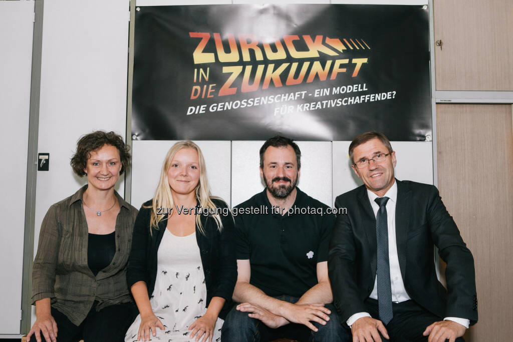 Marianne Gugler (Mitgründerin der otelo eGen), Karin Hufnagl (Kreativschaffende, Mitgründerin otelo eGen), Patrick Bartos (CREATIVE REGION) und Franz Gessl (Raiffeisenverband Oberösterreich eGen): Creative Region Linz & Upper Austria GmbH: Kreativwirtschaft: Zurück in die Zukunft mit der Genossenschaft, © Aussender (19.09.2014) 