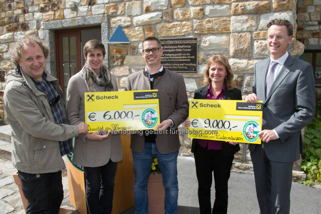 Norbert Winding (Direktor Haus der Natur), Landeshauptmann-Stellvertreterin Astrid Rössler, Preisträger Robert R. Junker und Preisträgerin Karin Widerin mit Johannes Hörl (GD Großglockner Hochalpenstraßen AG)Großglockner Hochalpenstraßen AG: 25 Jahre Hochalpine Forschungsstation am Großglockner, © Aussender (19.09.2014) 