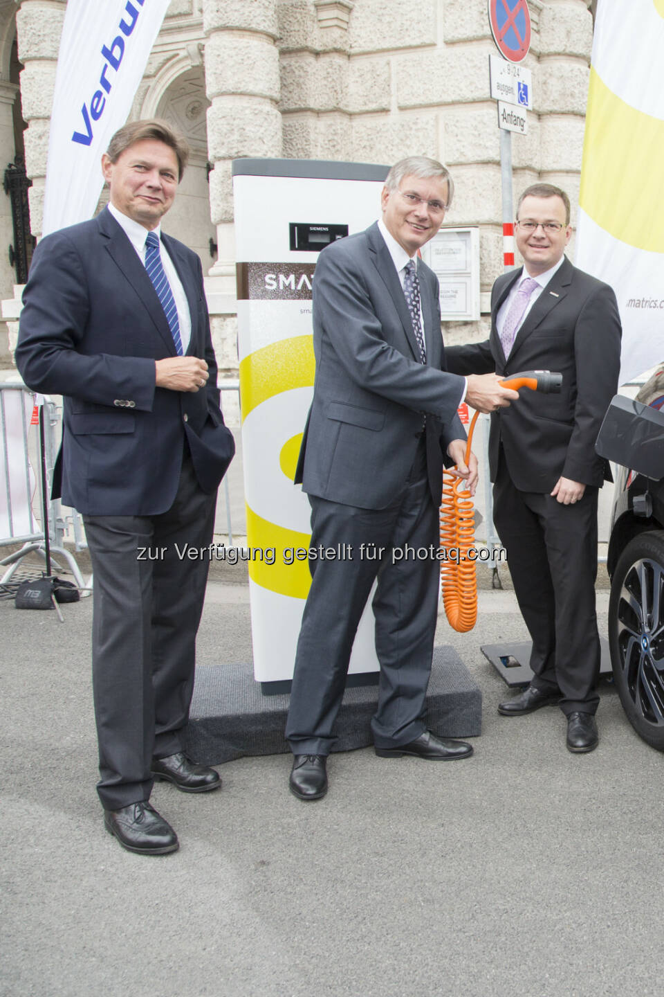 Verbund-Chef und AMP-Präsident Anzengruber mit Minister Stöger und Smatrics-GF Fischer bei der E-Mobility on Stage: Austrian Mobile Power - Verein für Elektromobilität: Gesamtsystem Elektromobilität im Fokus von E-Mobility on Stage