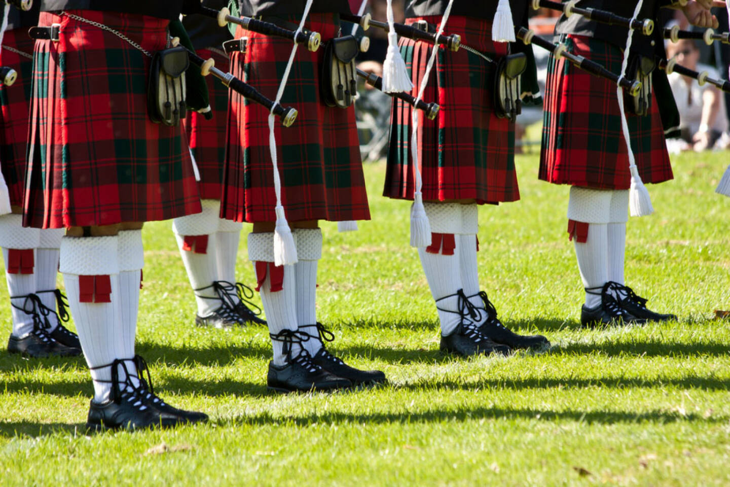 Schottland, Schottenrock, Dudelsack http://www.shutterstock.com/de/pic-63099001/stock-photo-detail-of-original-scottish-kilts-during-highlands-games.html