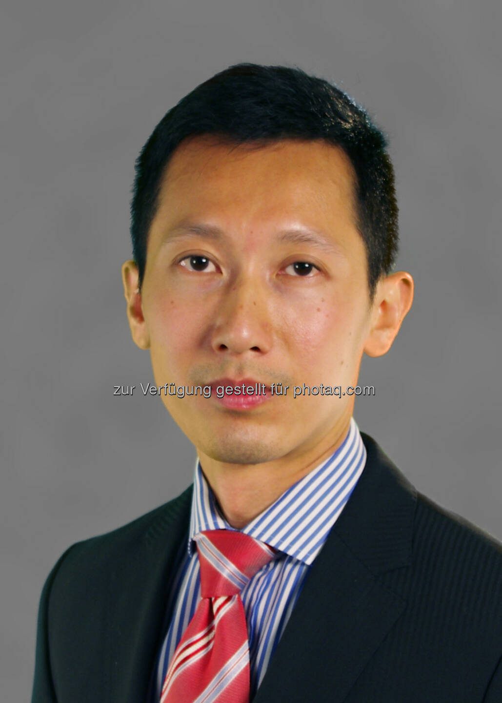 SooHai Lim, Investmentmanager des Baring ASEAN Frontiers Fund: „Eines der größten Risiken für die ASEAN-Region war bisher das politische Risiko. Dieses ist jedoch im Verlauf der letzten sechs Monate in den am meisten betroffenen Ländern, Indonesien und Thailand, zurückgegangen. Die politischen Entwicklungen in Thailand und die geäußerte Zielsetzung, das Land schnell und effizient zu einer stabilen Regierung zurückzuführen, ermutigen uns und wir betrachten Thailand als einen Kernbestandteil im Baring ASEAN Frontiers Fund. Das Land pflegt nicht nur eine starke Beziehung zu dem benachbarten Myanmar, welches sich zu einem bedeutenden Teilnehmer in der ASEAN-Region entwickelt hat, sondern ist auch das Zentrum des spannenden neuen AEC-Handelsblocks.“