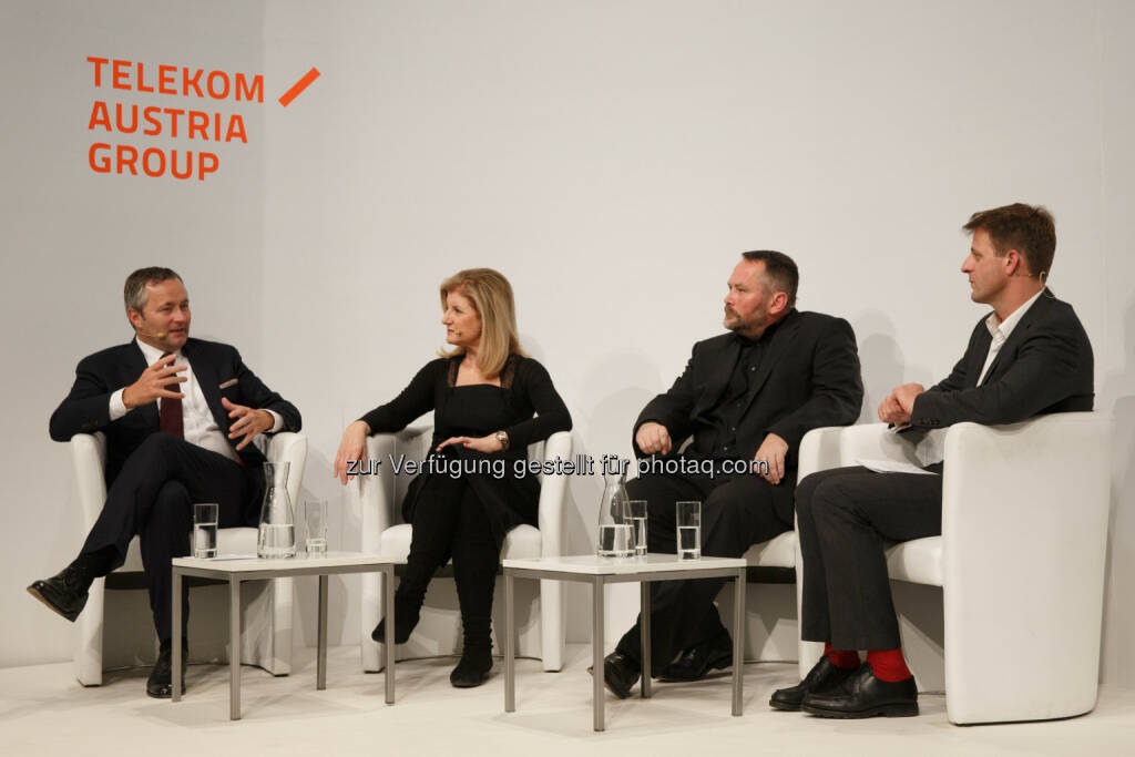 Diskutierten über die Zukunft der Medien: Gastgeber Hannes Ametsreiter, Arianna Huffington, Stefan Niggemeier und Moderator des Abends Michael Fleischhacker, © Telekom Austria Group / Rainer Eckharter (24.09.2014) 