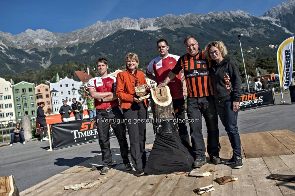 André Robitsch (Rookie of the year), Bürgermeisterin Christine Oppitz-Plörer, Armin Kugler (Österreichischer Staatsmeister), Spike Milton (Global Sports Director Stihl Timbersports(R)), Jasmin Oun (Pressesprecherin Stihl Timbersports(R): P8 GmbH: Stihl Timbersports(R))Weltmeisterschaft 2014 in Österreich, © Aussendung (24.09.2014) 