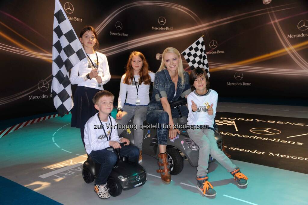 Franziska Knuppe mit Kindern von Tabea e.V. machen ein Bobby Benz Rennen, Tribute to Bambi in The Station in Berlin am 25.09.2014, Foto: BrauerPhotos © Neugebauer, © BrauerPhotos © Neugebauer (26.09.2014) 