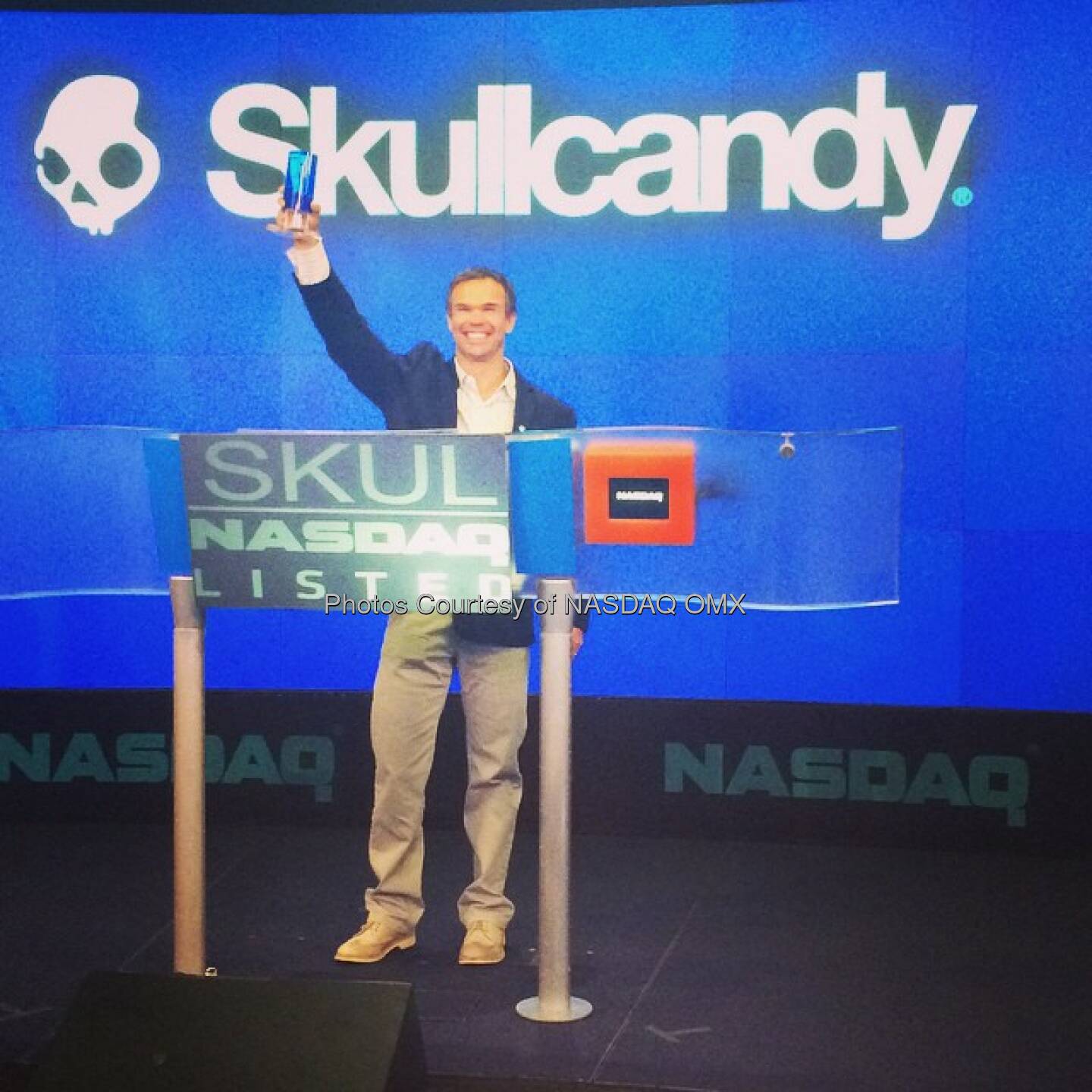 .@SkullCandy receives the @NASDAQ Crystal! #skullcandy $SKUL  Source: http://facebook.com/NASDAQ