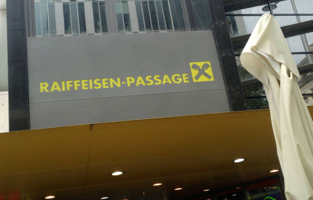 Raiffeisen-Passage, © diverse Handypics mit freundlicher Genehmigung von photaq.com-Freunden (27.09.2014) 