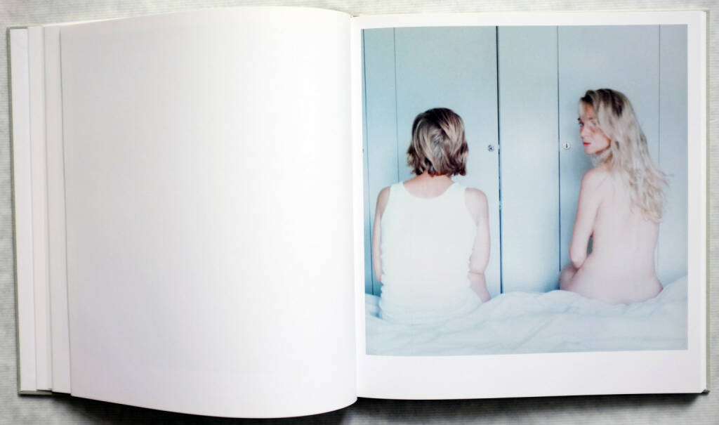 Anna Clarén - Holding (2006) - 150-250 Euro, http://josefchladek.com/book/anna_claren_-_holding (28.09.2014)