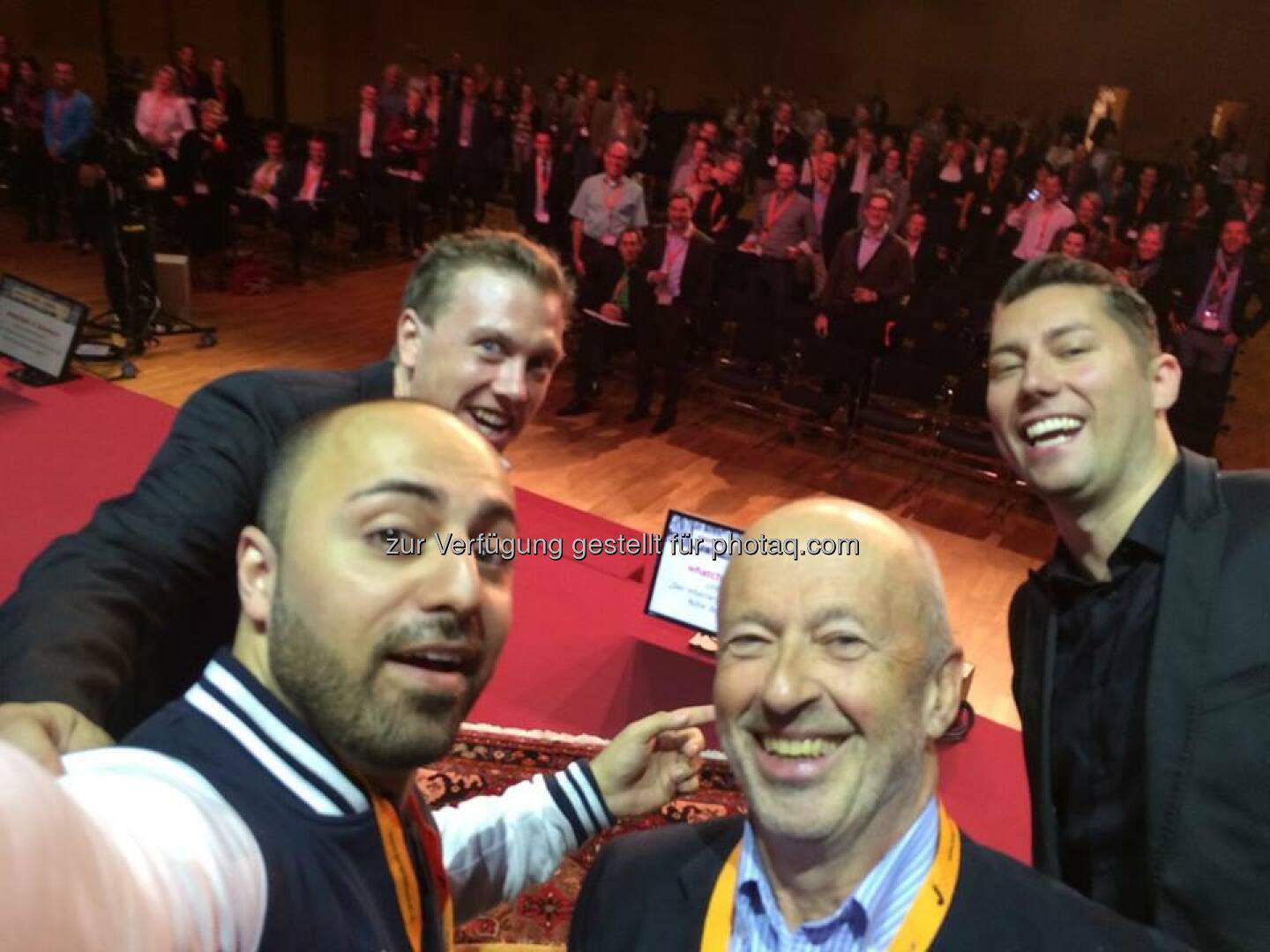 Ali Mahlodji, Hansi Hansmann- Selfieeeeee Time :-D Die Bundestagung Junge Wirtschaft Wien hat mächtig gerocked! Und Interviews mit WEIN & CO, NENI & Sascha Lobo gab's oben drauf ...what-a-feeeeeeling!  Source: http://twitter.com/whatchado