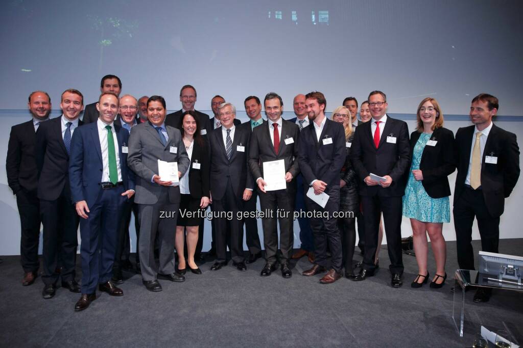 Abdelmalek Hanafi, Helmut Erdl und das BMW Laserteam mit Joachim Milberg. Für die Anwendung der Lasertechnologie im Bereich Automotive werden die BMW Entwickler mit dem zweiten Platz des Bertold Leibinger Innovationspreises 2014 geehrt., © Aussendung (29.09.2014) 