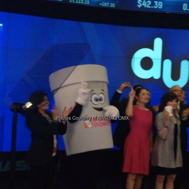 Kicking off #NationalCoffeeDay just right with our friends from @DunkinDonuts #NASDAQ #OpeningBell  Source: http://facebook.com/NASDAQ (29.09.2014) 