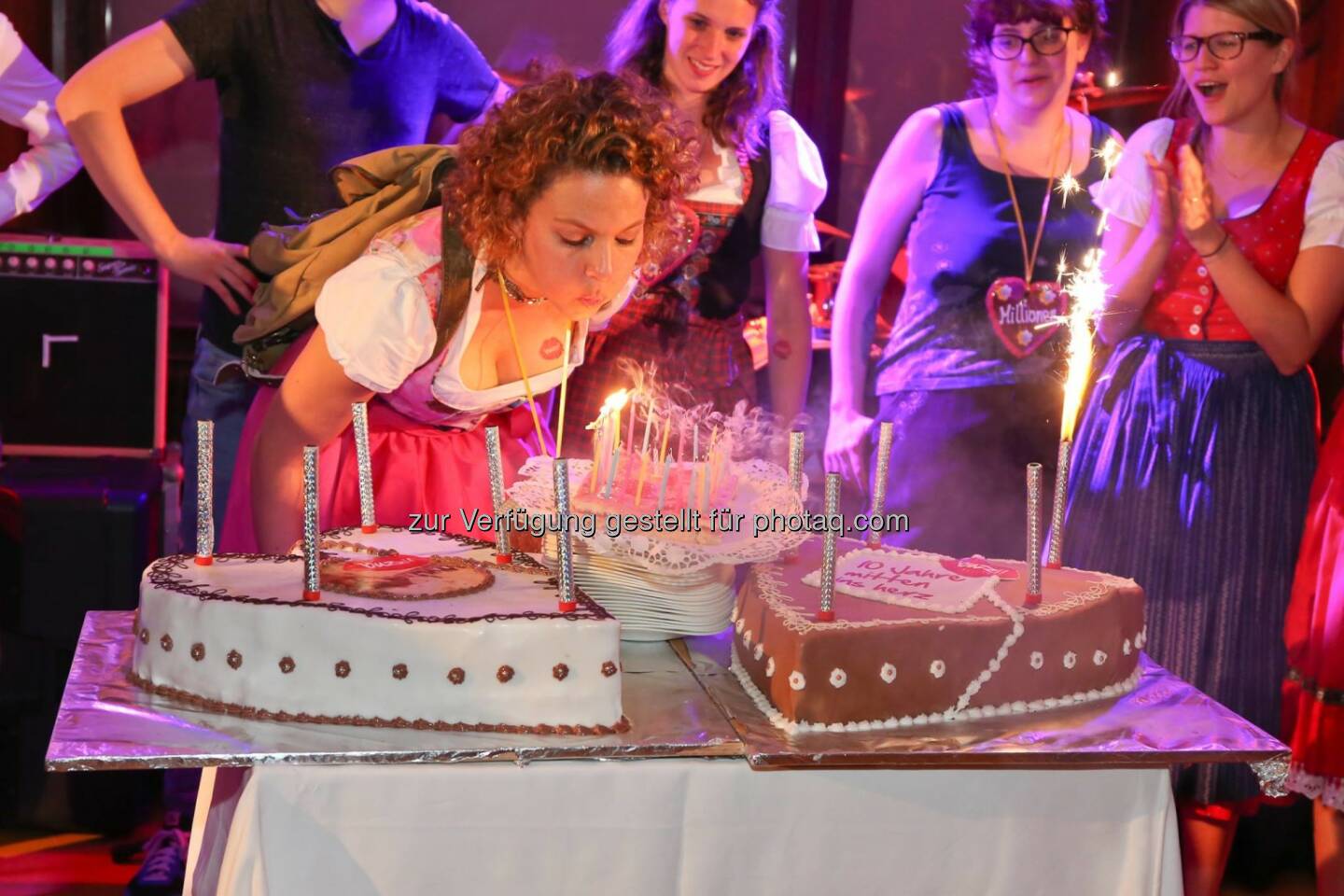 Sabine Hoffmann ambuzzador Geburtstag Torte Kerzen © Katharina Schiffl