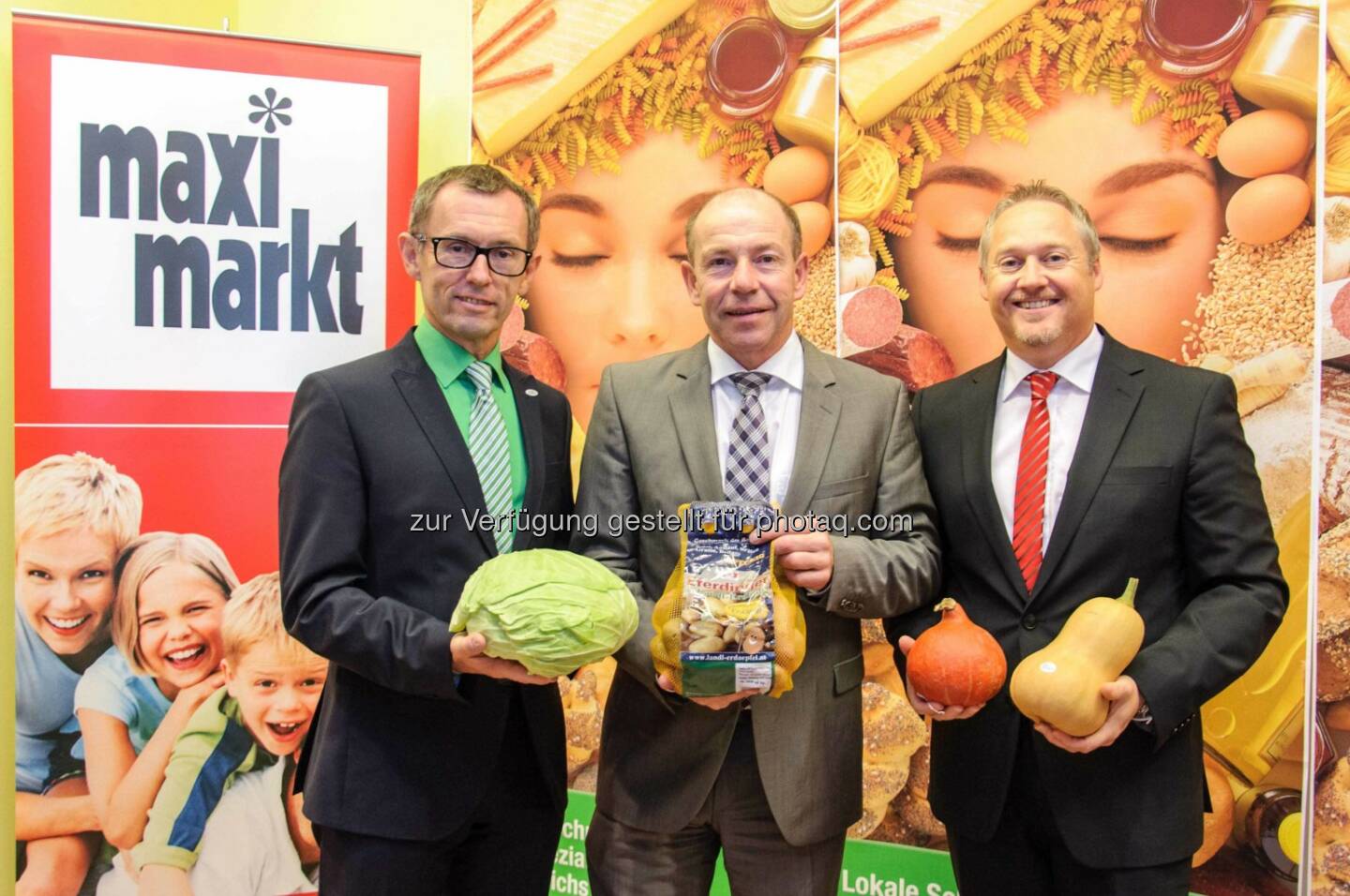 Klaus Hraby, GF Efko GmbH, LR Max Hiegelsberger, Thomas Schrenk, GF Maximarkt Handels GmbH: Maximarkt: für über 1 Mio Kunden Obst und Gemüse auf Eferding