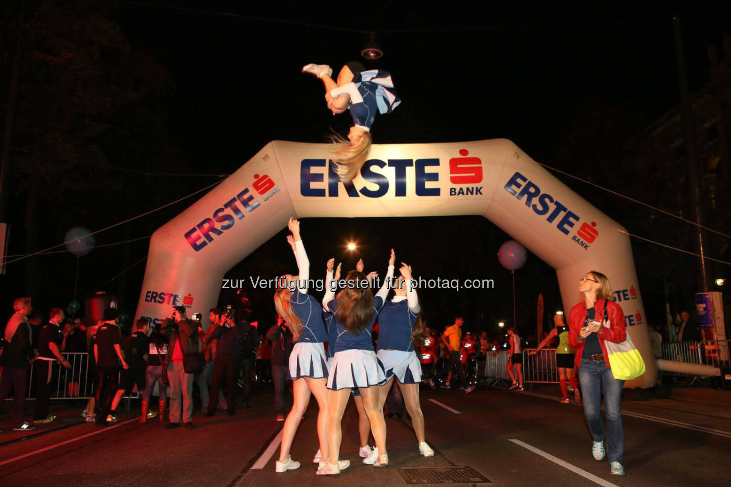 erste bank vienna night run 2014, cheerleader