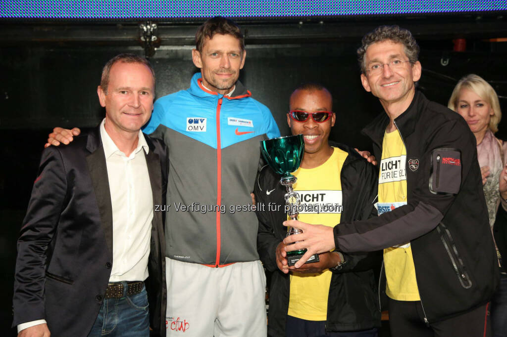 ua. Hannes Menitz, Henry Wanyoike, © erste bank vienna night run/Ludwig Schedl (01.10.2014) 