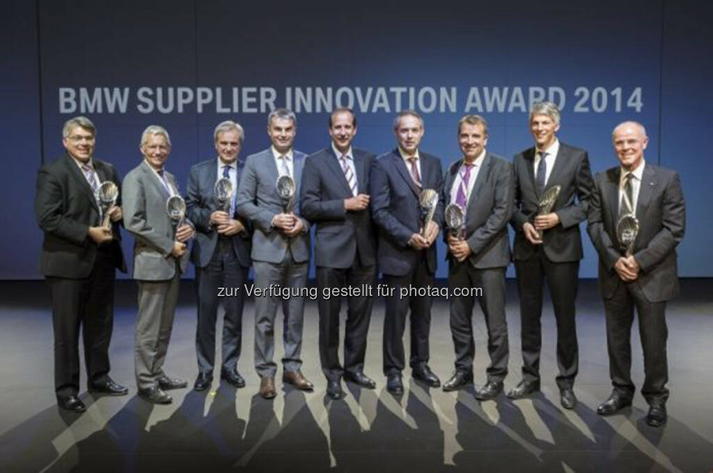 Klaus Draeger, Mitglied des Vorstands der BMW AG, Einkauf und Lieferantennetzwerk (Mitte), mit den Siegern des BMW Supplier Innovation Awards: BMW Group zeichnet Lieferanten für beste Innovationen aus, © Aussendung (02.10.2014) 
