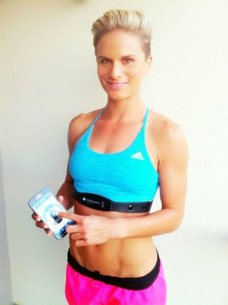 Elisabeth Niedereder: Meine neueste Errungenschaft ist das Must - have für jeden leistungsorientierten Sportler! Der Vitalmonitor von Pulse 7 misst dein EKG und deine HRV (=Herzratenvariabilität) und zeigt dir somit mit präziser Genauigkeit an, wie fit, erholt und gestresst du aktuell bist und liefert damit wichtige Inputs für dein Training! Das subjektive Empfinden täuscht manchmal, die 'inneren' Werte hingegen lügen nie  Einfacher gesagt weißt du, ob du beim Training schon wieder Vollgas geben kannst oder du noch etwas mehr Regeneration benötigst! Mehr Infos findest du unter http://www.vital-monitor.com! Ich werde auch hier auf meiner Fanpage in Zukunft einige Messdaten preisgeben und zeigen, wie man den Vitalmonitor am besten im Trainingsalltag einsetzt! , © Diverse  (03.10.2014)
