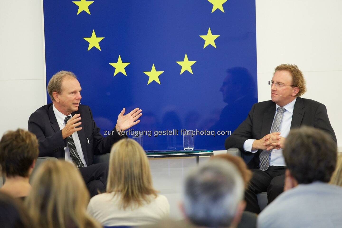 Raimund Löw (ORF Korrespondent) und Benedikt Weingartner (Gesprächsleitung, Music in Europe): Vertretung der EU-Kommission in Österreich: Raimund Löw im Haus der EU: Stehen vor grundlegender Richtungsentscheidung in Europa