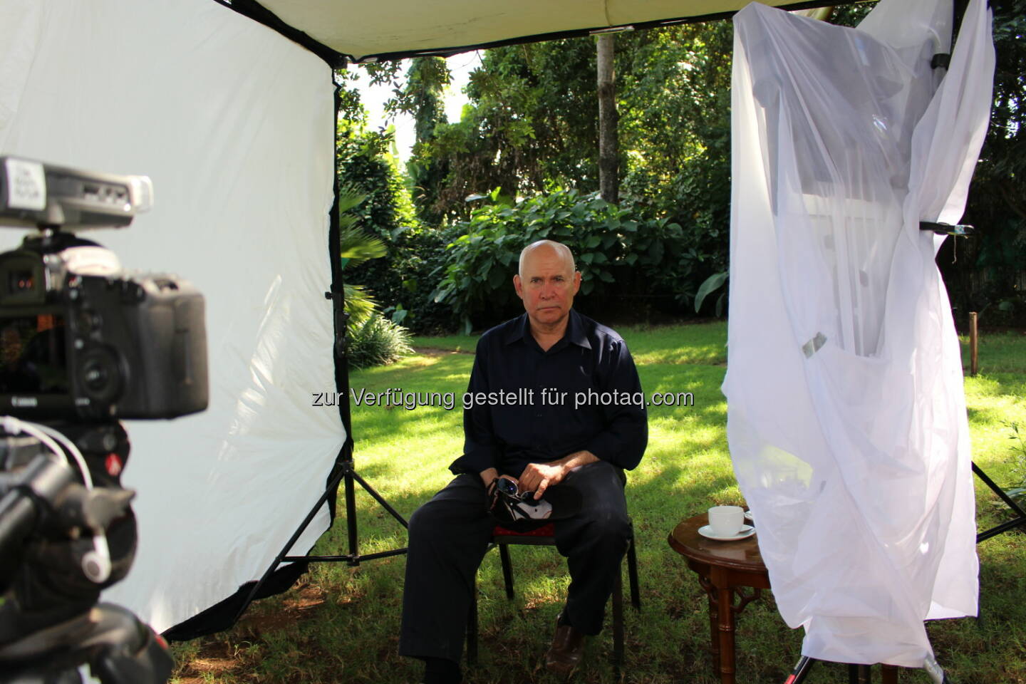 Fotograf und Fotojournalist Steve McCurry am Set des Lavazza Kalenders 2015: Lavazza Kaffee GmbH: Lavazza Kalender 2015: Starfotograf Steve McCurry porträtiert die Earth Defenders