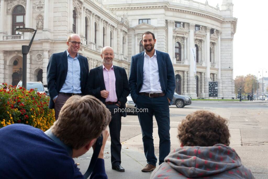 Oliver Holle, Hansi Hansmann, Andreas Tschas vor dem Burgtheater (07.10.2014) 