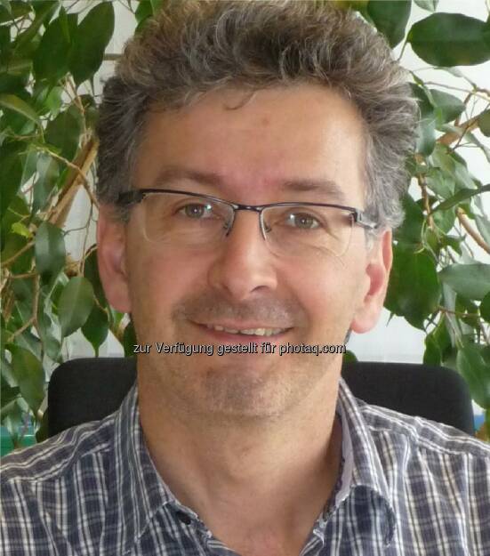 Günther Knör (Vorstand des Instituts für Anorganische Chemie JKU Linz) und Team gelang weltweit erstmals ein wesentlicher Schritt auf dem Weg zur Treibstoffgewinnung und CO2-Fixierung durch künstliche Photosynthese., © Aussender (07.10.2014) 