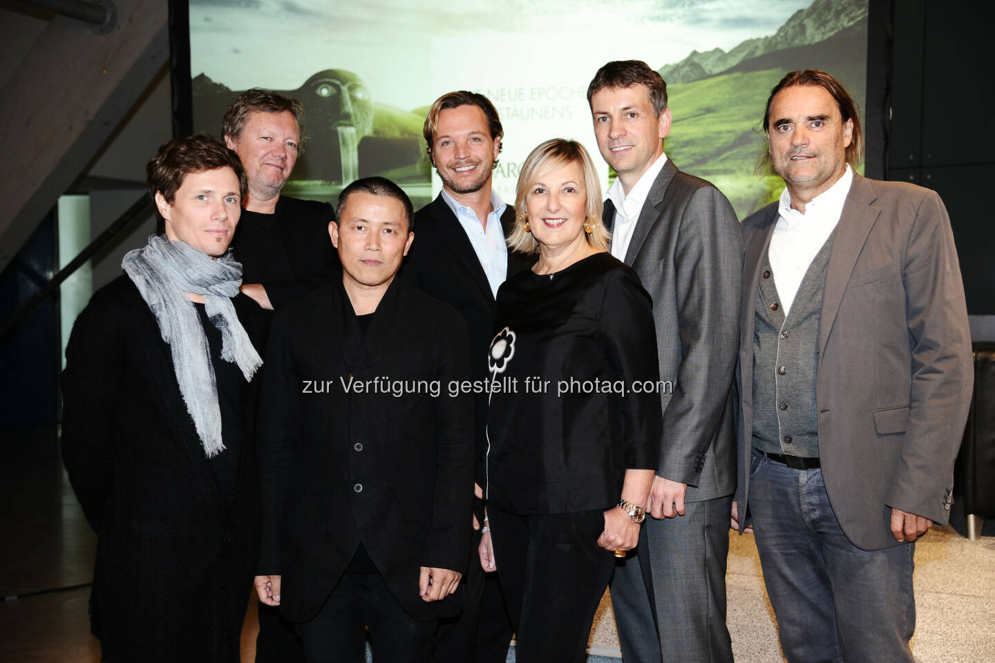 Xavier Perrot (CAO Perrot), Kjetil Thorsen (Snohetta), Andy Cao (CAO Perrot), Markus Langes-Swarovski (Mitglied des Swarovski Executive Board), Carla Rumler (Cultural Director Swarovski), Stefan Isser (Geschäftsführer der d. swarovski tourism services gmbh) und Johann Obermoser (s_o_s architekten): d. swarovski tourism services gmbh: Swarovski Kristallwelten eröffnen ab Mai 2015 eine neue Epoche des Staunens