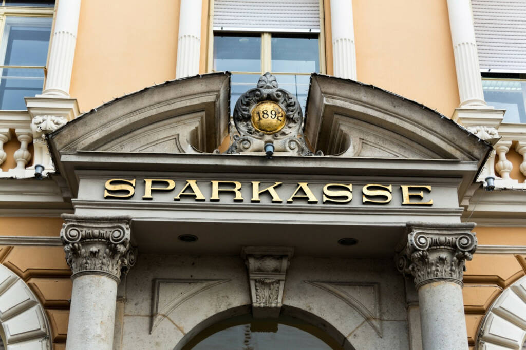 Sparkasse, Bank, http://www.shutterstock.com/de/pic-170407313/stock-photo-the-words-savings-bank-on-a-building.html (07.10.2014) 
