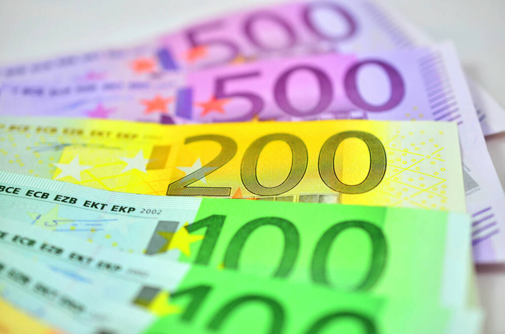 Bank, Geld, Banknoten, Euro, Geldschein, http://www.shutterstock.com/de/pic-201334295/stock-photo-euro-banknotes.html (07.10.2014) 