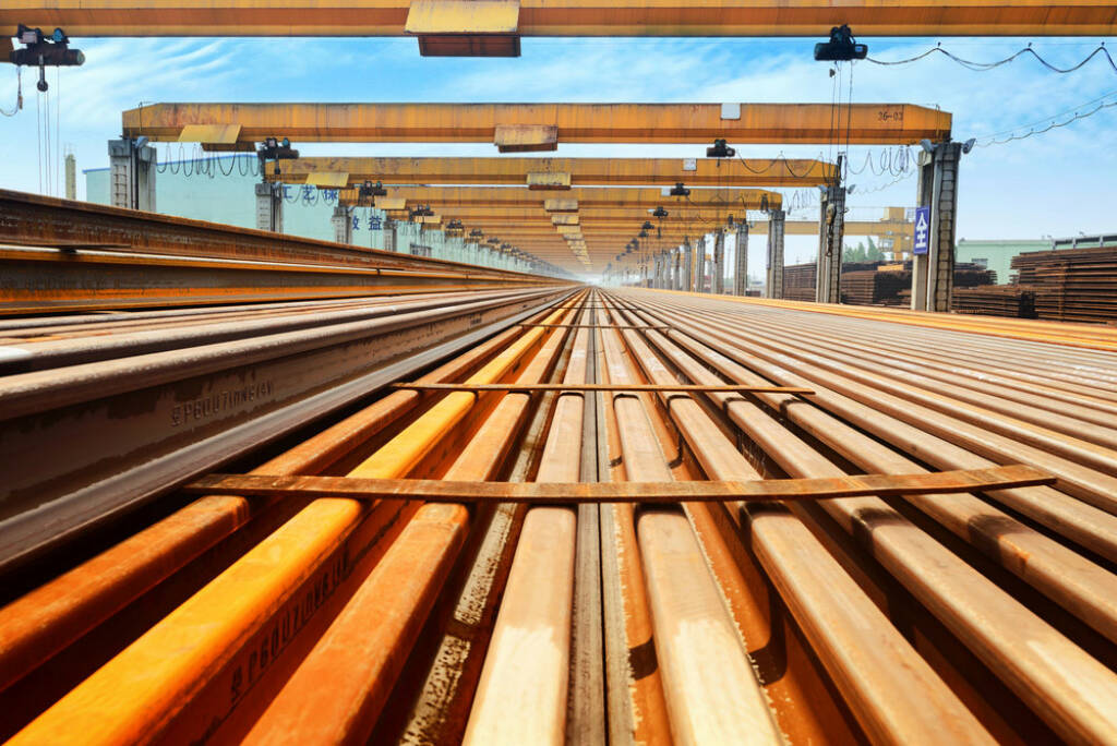 Stahl, Schienen, Bahn, Eisenbahn, Metall, Industrie, http://www.shutterstock.com/de/pic-207053251/stock-photo-rail-manufacturing-plant.html (08.10.2014) 