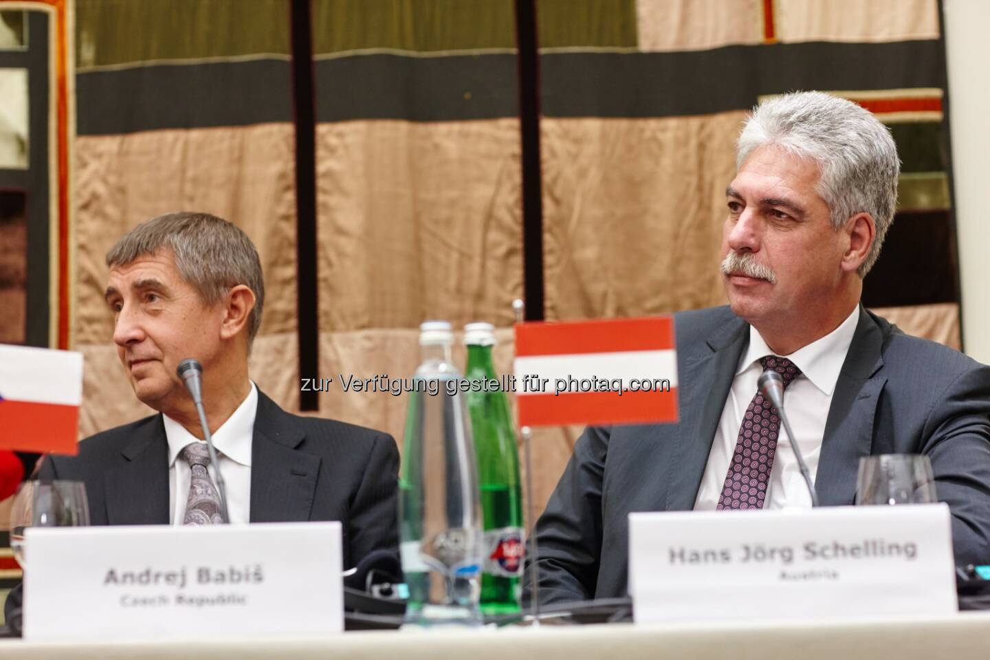 Finanzminister Hans Jörg Schelling (re.) mit seinem tschechischen Amtskollegen Andrej Babiš (li.).: Finanzminister Schelling bei Arbeitstreffen in Prag, Quelle/Copyright (c): BMF/Kapran