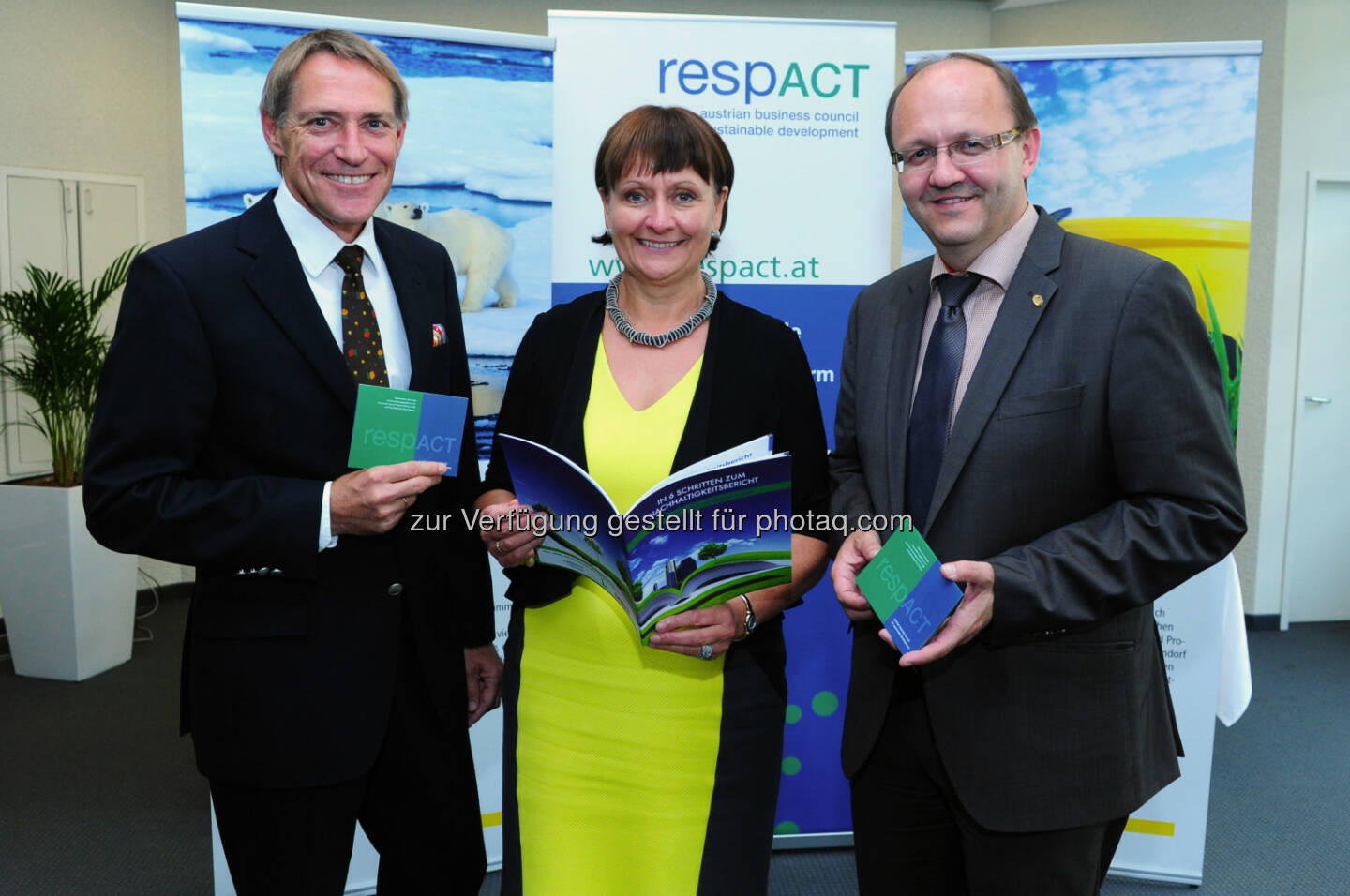 Walter Wiedenbauer, Geschäftsführer der Sto GmbH, Herta Stockbauer, Vorstandsvorsitzende der BKS Bank und Vizepräsidentin von respACT, Helmut Petschar, Direktor der Kärntnermilch: respACT - austrian business council for sustainable development: Nachhaltigkeitsberichterstattung wird Trend und Notwendigkeit für heimische Betriebe