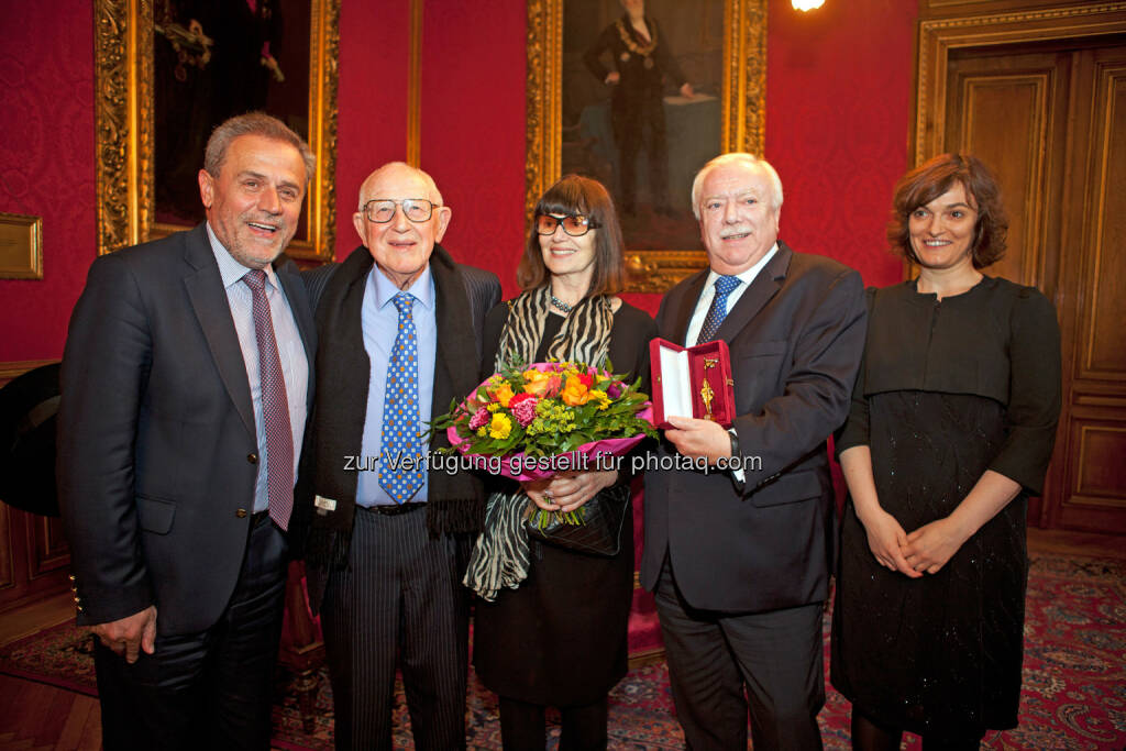 Zagrebs Bürgermeister Milan Bandic, Branko und Mirjana Lustig, Bürgermeister Michael Häupl, Let's cee Direktorin Magdalena Zelasko: Let's cee Film Festival 2014: Zwei Oscars und ein Goldener Rathausmann., © Aussendung (08.10.2014) 