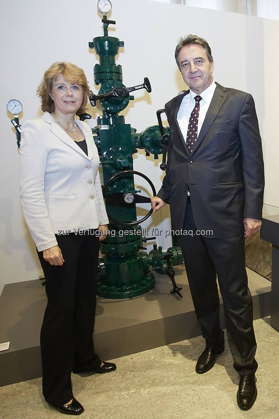 Direktorin Gabriele Zuna-Kratky (TMW) und Generaldirektor Gerhard Roiss (OMV): Technisches Museum Wien: Erdöl & Erdgas: Neuer Ausstellungsbereich im Technischen Museum Wien