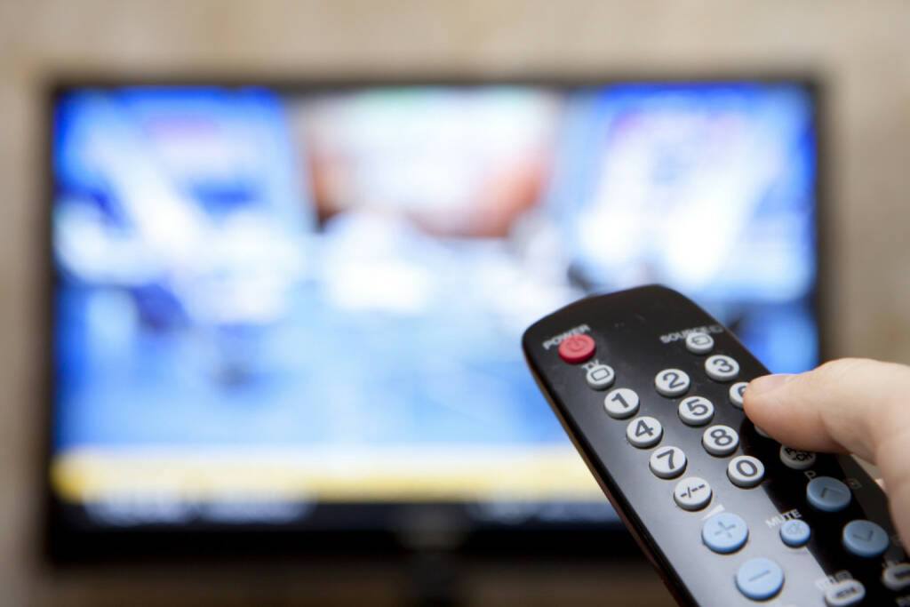 Fernsehen, Fernseher, Fernbedienung, TV, Television, fernschauen, http://www.shutterstock.com/de/pic-88167571/stock-photo-television-remote-control-changes-channels-thumb-on-the-blue-tv-screen.html (10.11.2024) 