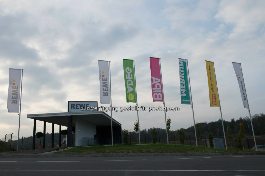 Österr. Gesellschaft für Nachhaltige Immobilienwirtschaft: Rewe International AG Zentrallager West erhält Zertifikat in Gold - Adeg, BIPA, Billa, Merkur (Bild: Rewe International AG/APA-Fotoservice/Kerschbaummayr), © Aussendung (14.10.2014) 