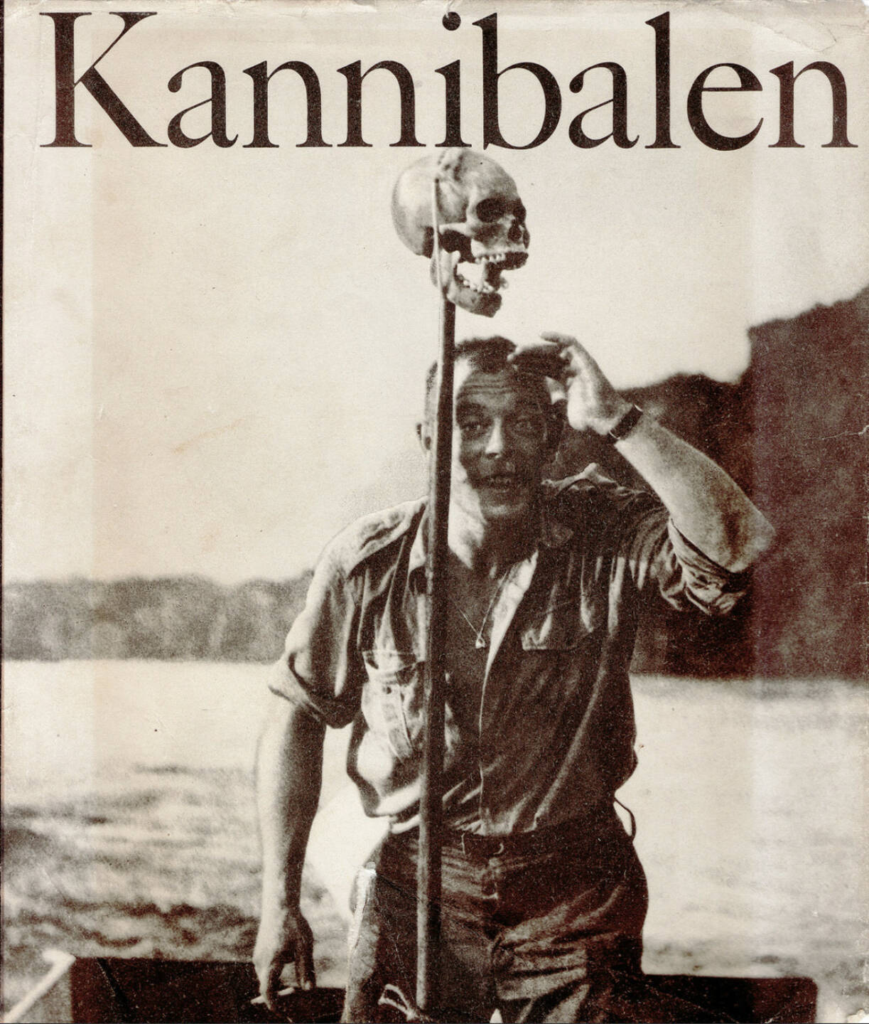 Gerhard Scheumann / Walter Heynowski / Peter Hellmich - Kannibalen (1967), 150-300 Euro, http://josefchladek.com/book/gerhard_scheumann_walter_heynowski_peter_hellmich_-_kannibalen