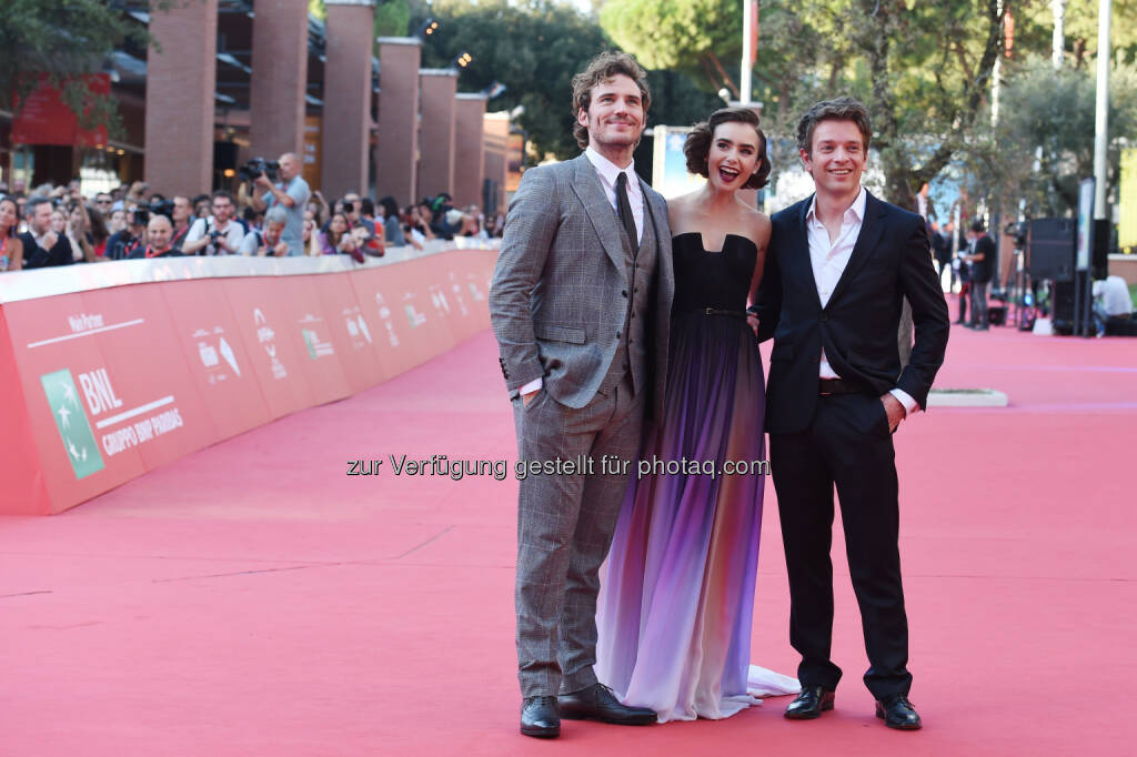 Sam Claflin, Lily Collins und Christian Ditter auf dem Roten Teppich von 'Love, Rosie' beim 9. Film Festival von Rom, Italien. (C) 2014 Constantin Film Verleih GmbH. Constantin Film: Stars, Blitzlichtgewitter und glückliche Fans: Love, Rosie in Rom auf dem Filmfestival,  obs/Constantin Film/Stefania D'Alessandro/Getty Images, © Aussendung (21.10.2014) 