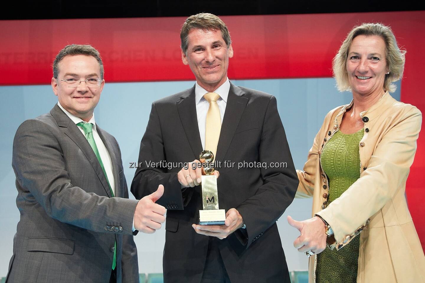 Christian Steiner, Vorstand der I.M. Austria, Awardträger Georg Hechenblaikner, MBA, Geschäftsführer Congress Centrum Alpbach und Christine Opitz, Vorstandssprecherin I.M. Austri: I.M. Austria: Ausgezeichnet: Congress Centrum Alpbach erhält IMA Award 2013 für Vorreiterrolle zum Thema Nachhaltigkeit