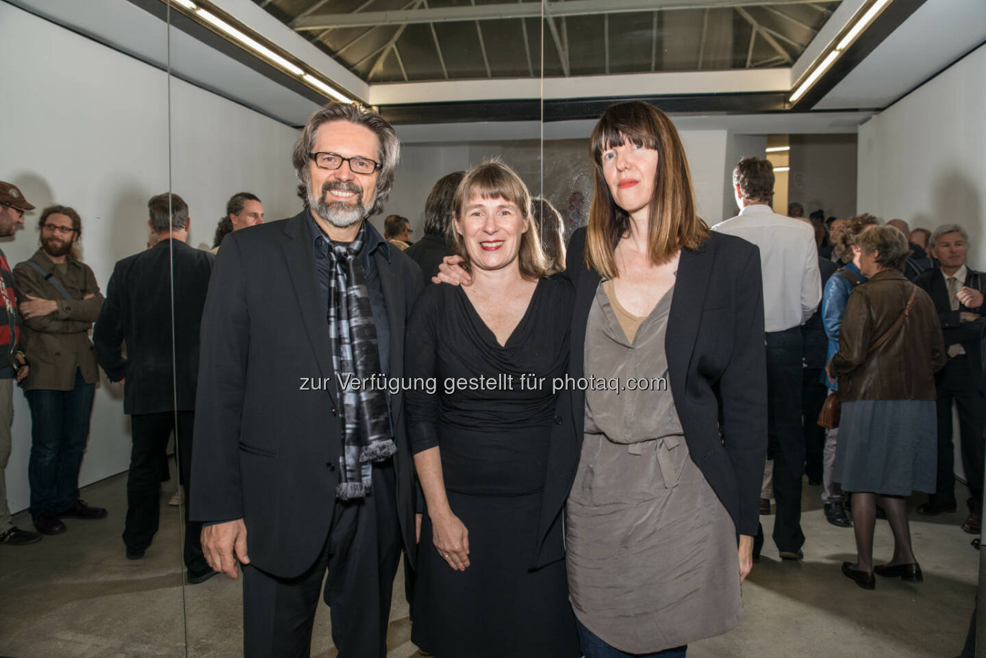 Rektor Gerald Bast mit den Kuratorinnen Prof. Eva Maria Stadler und Prof. Brigitte Felderer: Universität für angewandte Kunst Wien: Neues entsteht an Rändern: Angewandte Innovation Laboratory (AIL) eröffnet