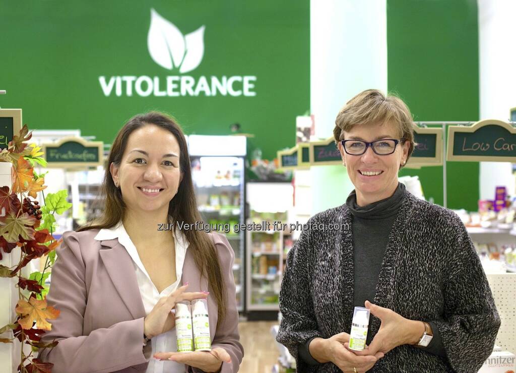 Vitolerance-Geschäftsführerin Iris Bosich (links) und Ulrike Ischler (mysalifree) bietet mit dem ersten Allergiesupermarkt Österreichs in Wien/Kagran seit März ein breites Nahrungsmittel-Sortiment für Allergiker an. mysalifree ergänzt das Angebot. freecomm.wien Jörg Schaden: mysalifree Biokosmetik: Start-up bietet Lösung für allergiegefährdete und irritierte Haut (22.10.2014) 