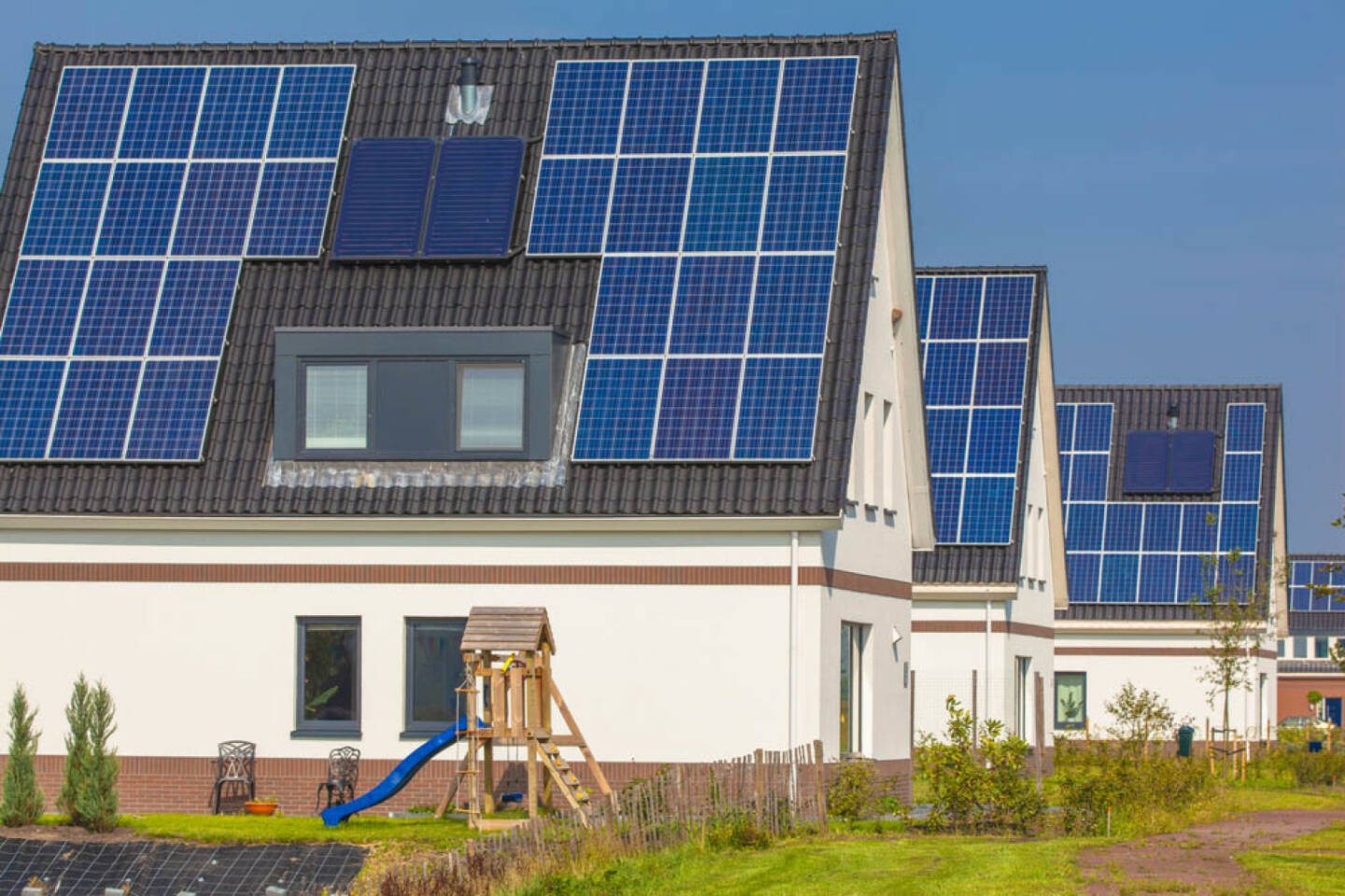 Solar, Solaranlage, Dach, Haus, Energie, Sonnenenrgie, Strom, -constructed-houses-in-a-suburban-area.html