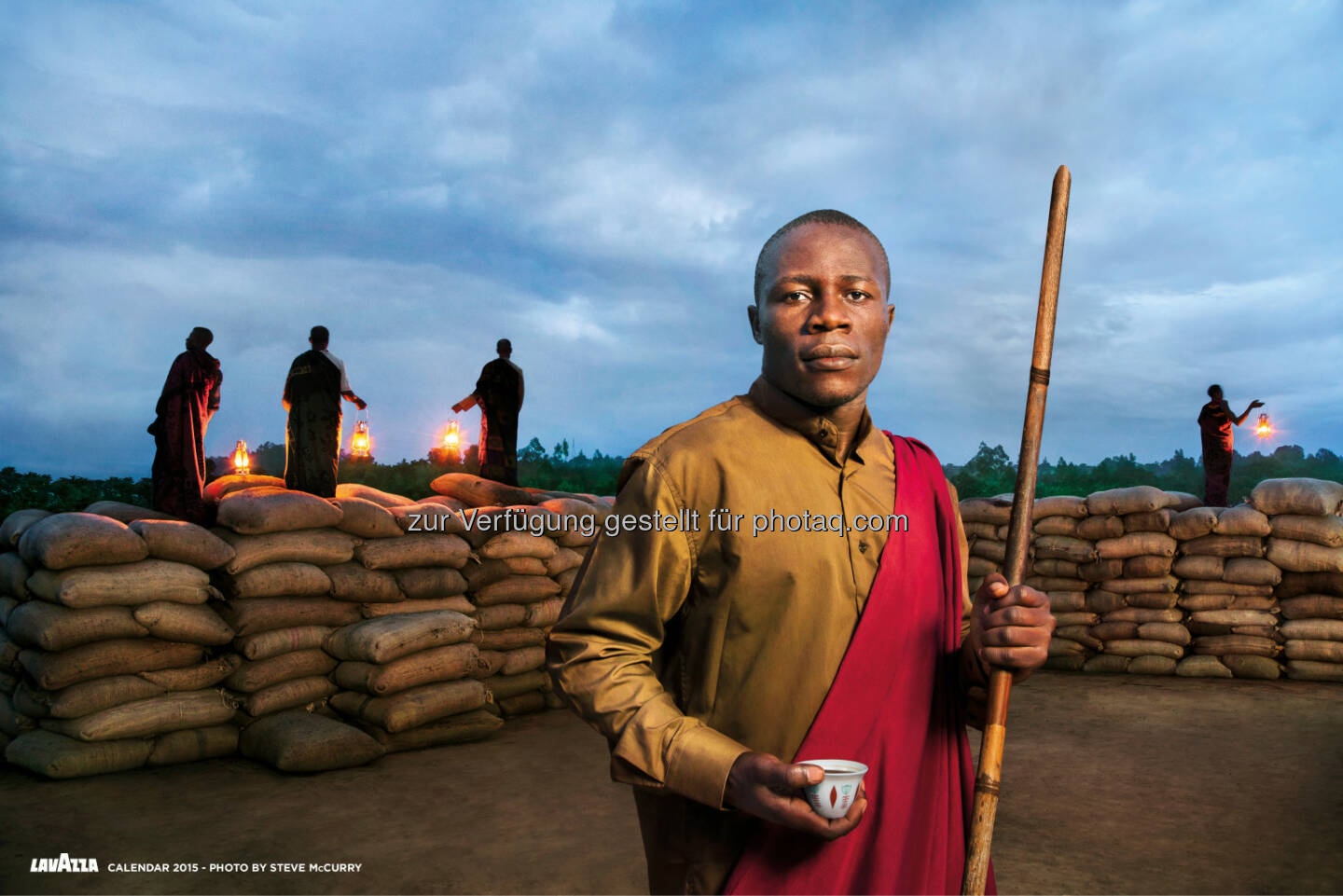 Lavazza Kaffee GmbH: Lavazza Kalender 2015: Earthdefenders - Steve McCurry porträtiert für Lavazza und Slow Food nachhaltige Projekte in Afrika