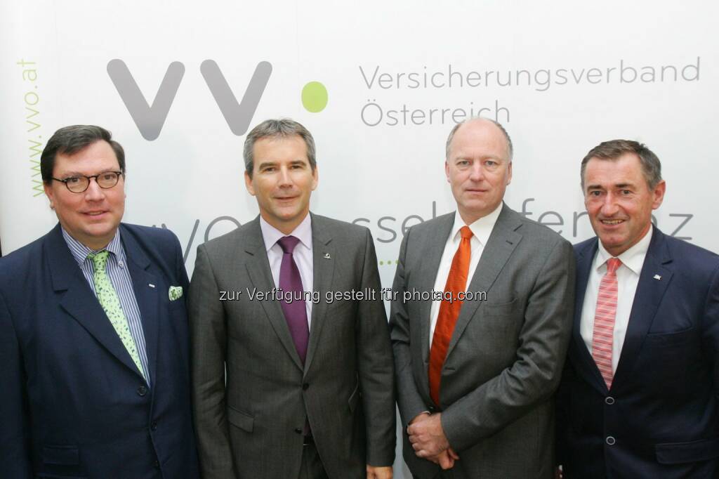 Louis Norman-Audenhove, Generalsekretär des österreichischen Versicherungsverbandes VVO; Hartwig Löger, VVO-Vizepräsident und Vorstandsvorsitzender UNIQA Österreich Versicherungen AG; Othmar Thann, Direktor des KFV und General und Franz Lang, Direktor des Bundeskriminalamtes: Verband der Versicherungsunternehmen Österreichs: Das sind die größten Einbruchs-Mythen: Irrglaube vieler Österreicher ist oft eine Einladung für Einbrecher, © Aussender (24.10.2014) 