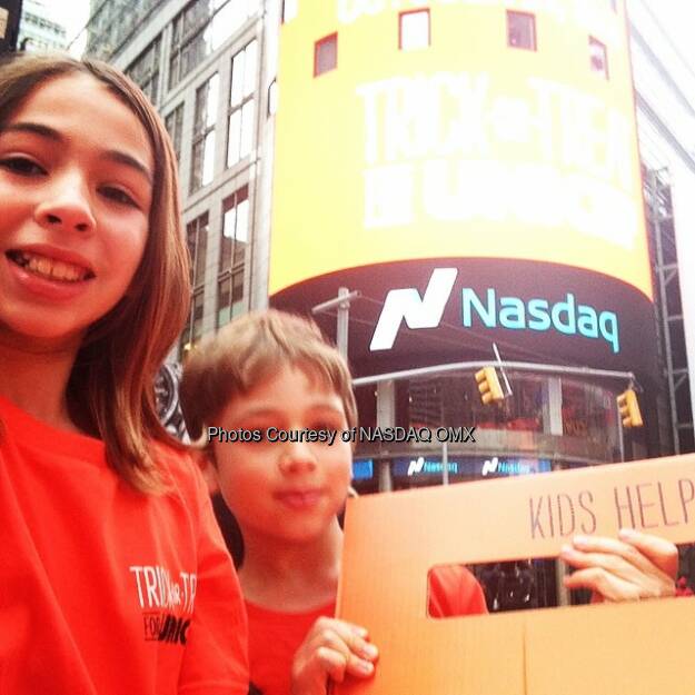 Kids from @UNICEFUSA and their #Nasdaq #selfie moment after the opening bell! #ToT4UNICEF  Source: http://facebook.com/NASDAQ (25.10.2014) 