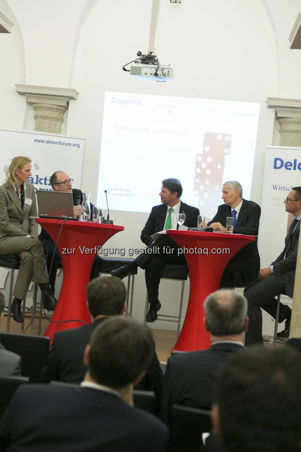 Kirsten Gräbner-Vogel (Leiterin Enforcement Advisory Services, Deloitte Deutschland), David C. Davies (CFO, OMV AG), Gerhard Marterbauer (Partner, Deloitte Österreich), Fritz Zeder (Leiter einer Straflegislativabteilung, Bundesministerium für Justiz), Thomas Leissing (CFO, Fritz Egger GmbH & Co. OG Holzwerkstoffe)