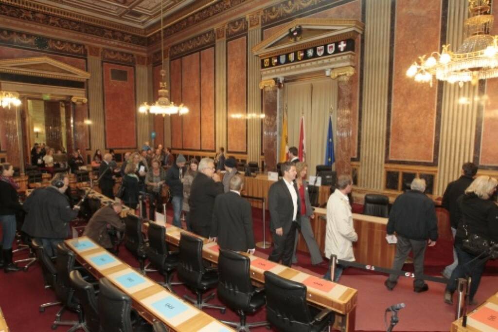 BesucherInnen im Bundesratssitzungssaal, © Parlamentsdirektion / Bildagentur Zolles KB / Martin Steiger (26.10.2014) 