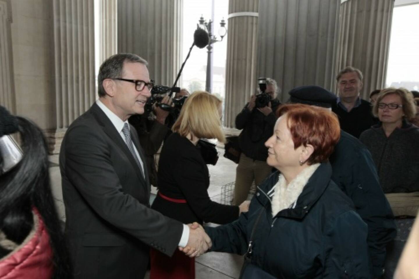 Zweiter Nationalratspräsident Karlheinz Kopf begrüsst die BesucherInnen