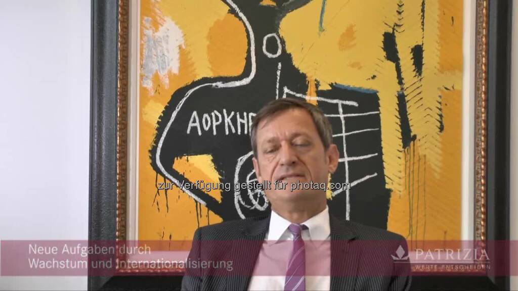 Patrizia ist durch die nachhaltig positive, wirtschaftliche Entwicklung seit 2011 ein sehr interessanter Zielkunde in der Finanzwelt geworden. Als führendes Immobilien-Investmenthaus sieht die PATRIZIA es als wichtige Aufgabe die vertrauensvollen Bankverbindungen fortzuführen, sowie neue zu schaffen. Welche Aufgaben durch den Bereich Corporate Finance betreut werden, erklärt Martin Büber-Monath, Group Head of Corporate Finance, in diesem Video.
Außerdem werden folgende Fragen beantwortet: Was ist Corporate Finance? Wie hat sich der Bereich in den letzten Jahren entwickelt? Welche Ziele wurden gesetzt?  Source: http://facebook.com/patriziaimmobilien, © Aussender (27.10.2014)