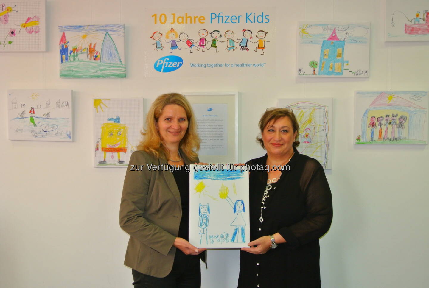 Cornelia Heinrich ( Caritas der Erzdiözese Wien / Leiterin des Bereiches Beratung und Familie) und Claudia Handl (Corporate Affairs Director bei Pfizer Corporation Austria): Pfizer Corporation Austria: 10 Jahre Pfizer Kids