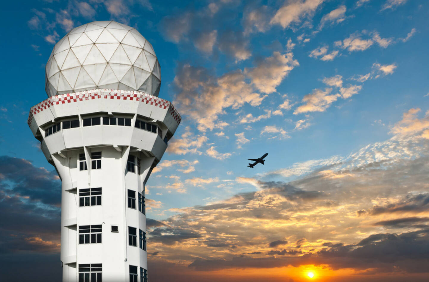 Flughafen, Flugzeug, Tower, Luftfahrt, http://www.shutterstock.com/de/pic-90072712/stock-photo-air-traffic-control-tower-with-airplane-silhouette-over-sunset.html